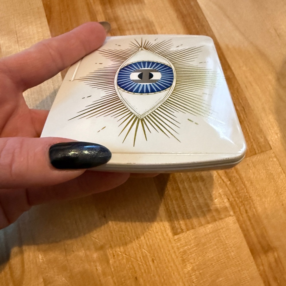 Hourglass Evil Eye palette - Picture 3 of 8